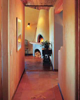 
The owner of this Santa Fe residence used American Clay’s Tucson Gold mixed with straw on her fireplace.
